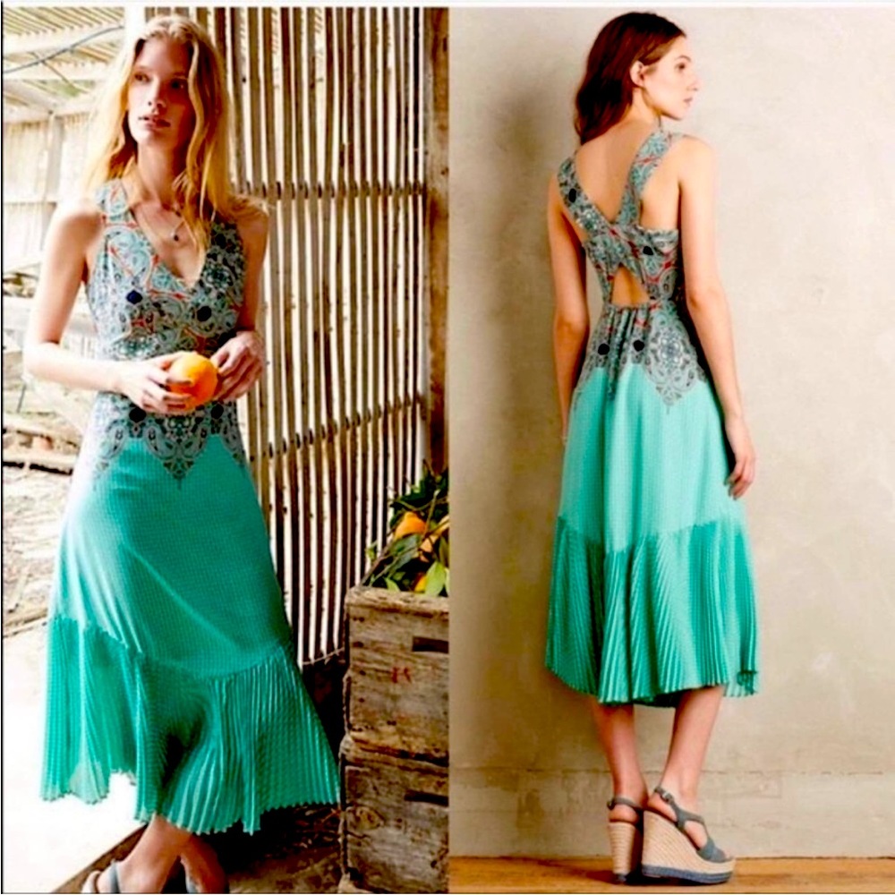 Anthropologie Maeve Size 2 Beautiful Green Dress with pleated bottom